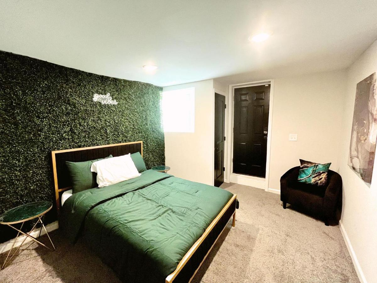 Apartment 1 Bed 1 Bath Basement With Private Entrance *