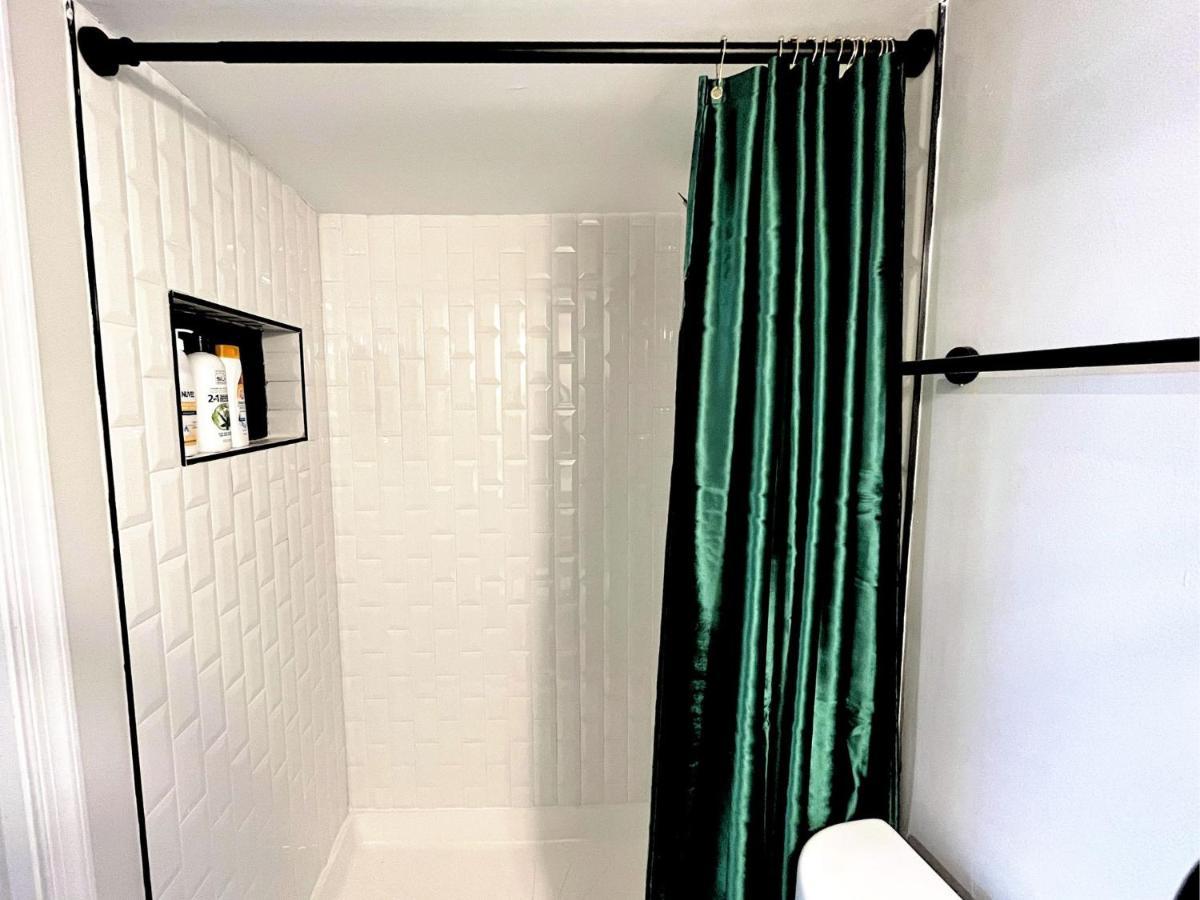 Apartment 1 Bed 1 Bath Basement With Private Entrance