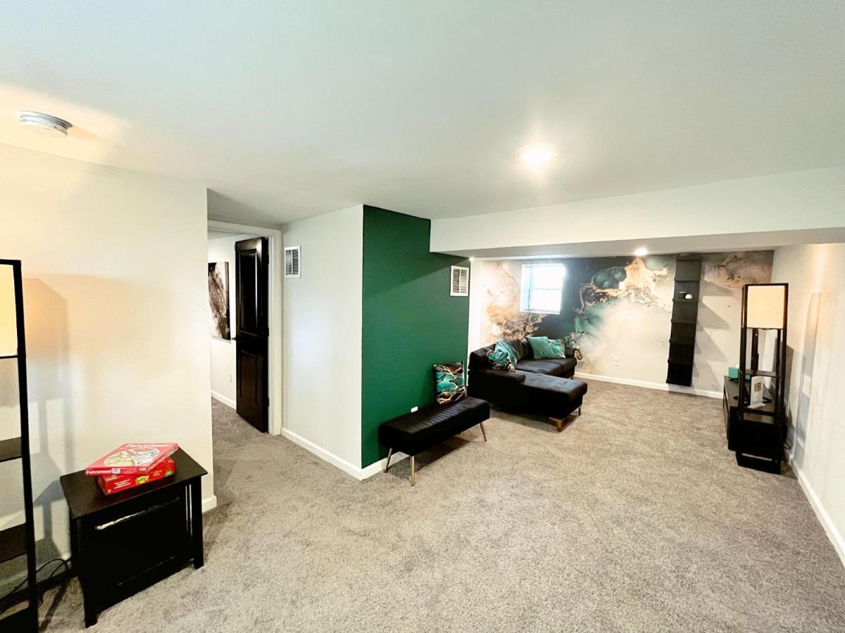 1 Bed 1 Bath Basement With Private Entrance Apartment *