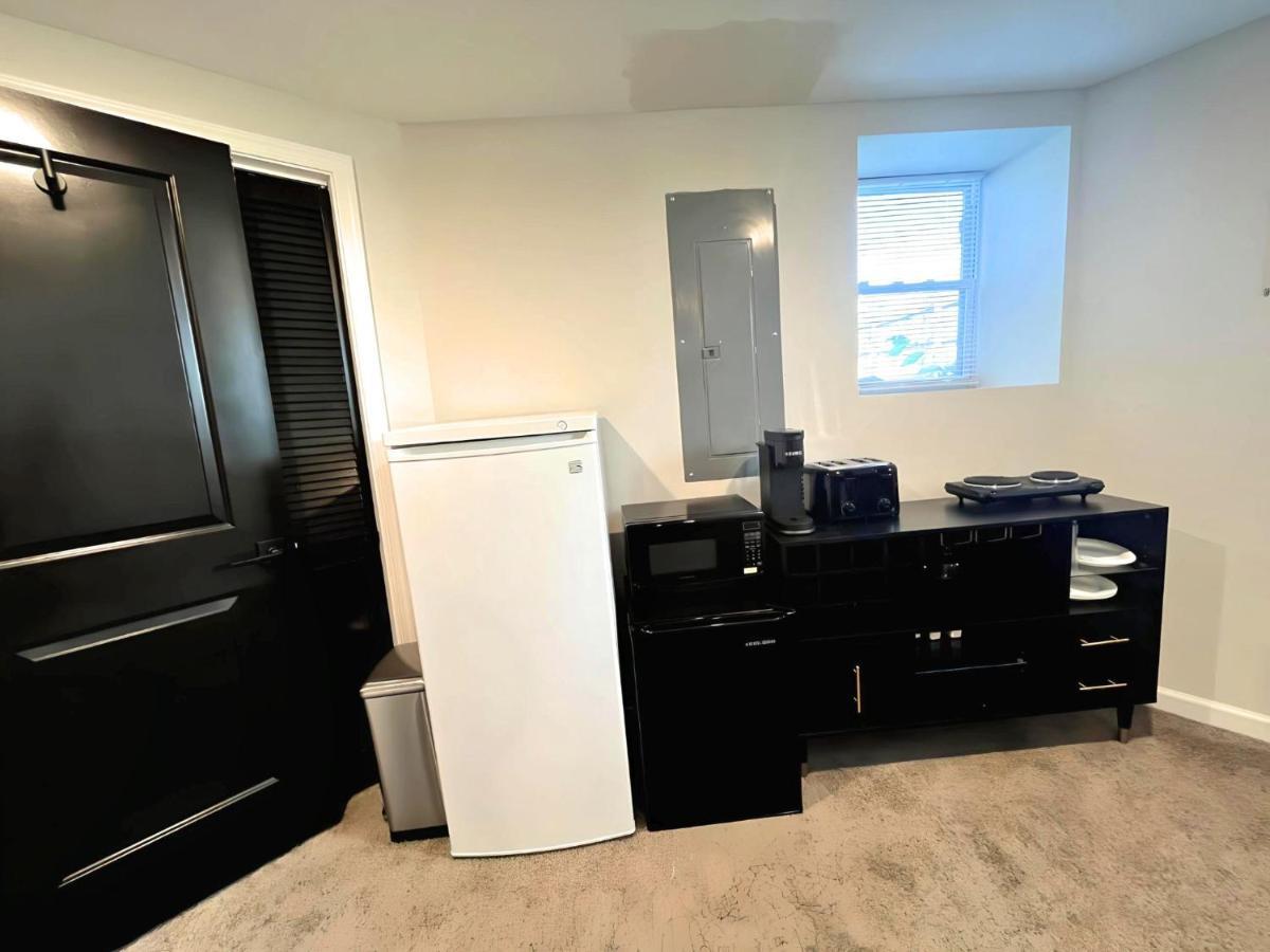 1 Bed 1 Bath Basement With Private Entrance *