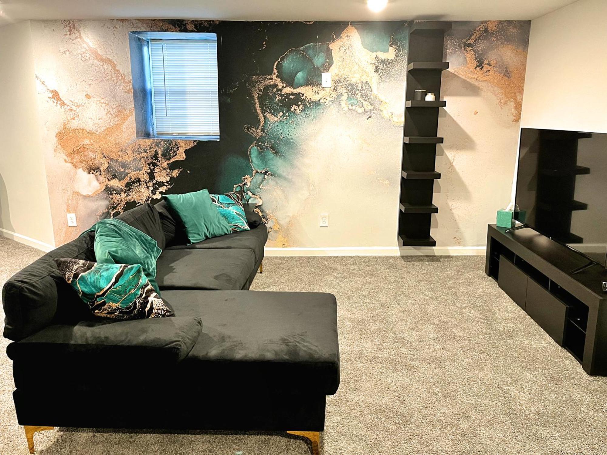 1 Bed 1 Bath Basement With Private Entrance Apartment *