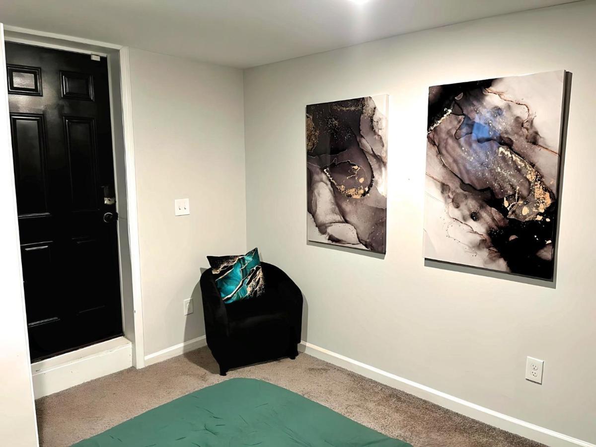 1 Bed 1 Bath Basement With Private Entrance Apartamento *