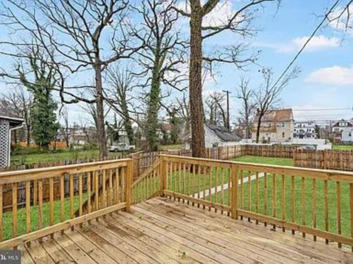 Apartamento 1 Bed 1 Bath Basement With Private Entrance *